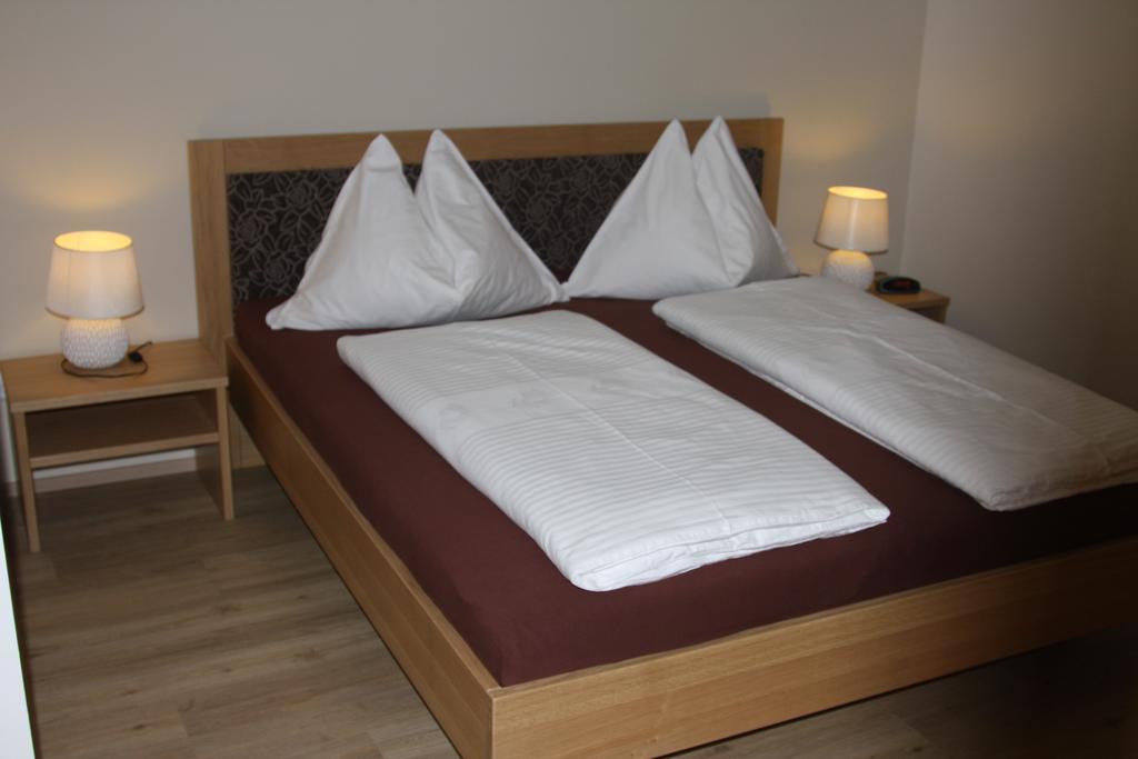 Pension & Weingut Storchenblick Illmitz Esterno foto
