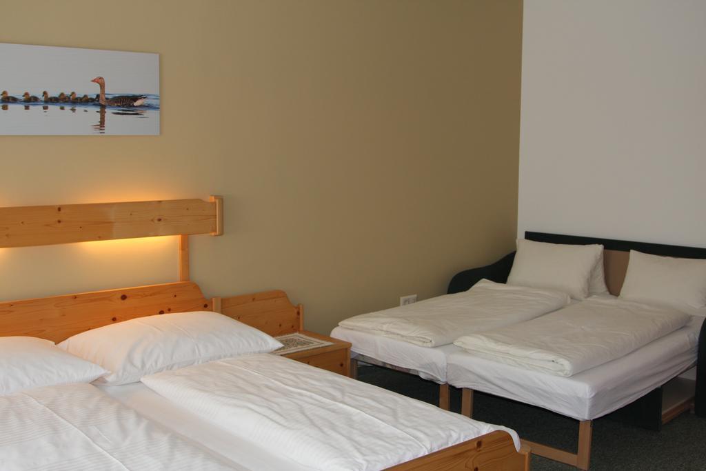 Pension & Weingut Storchenblick Illmitz Esterno foto